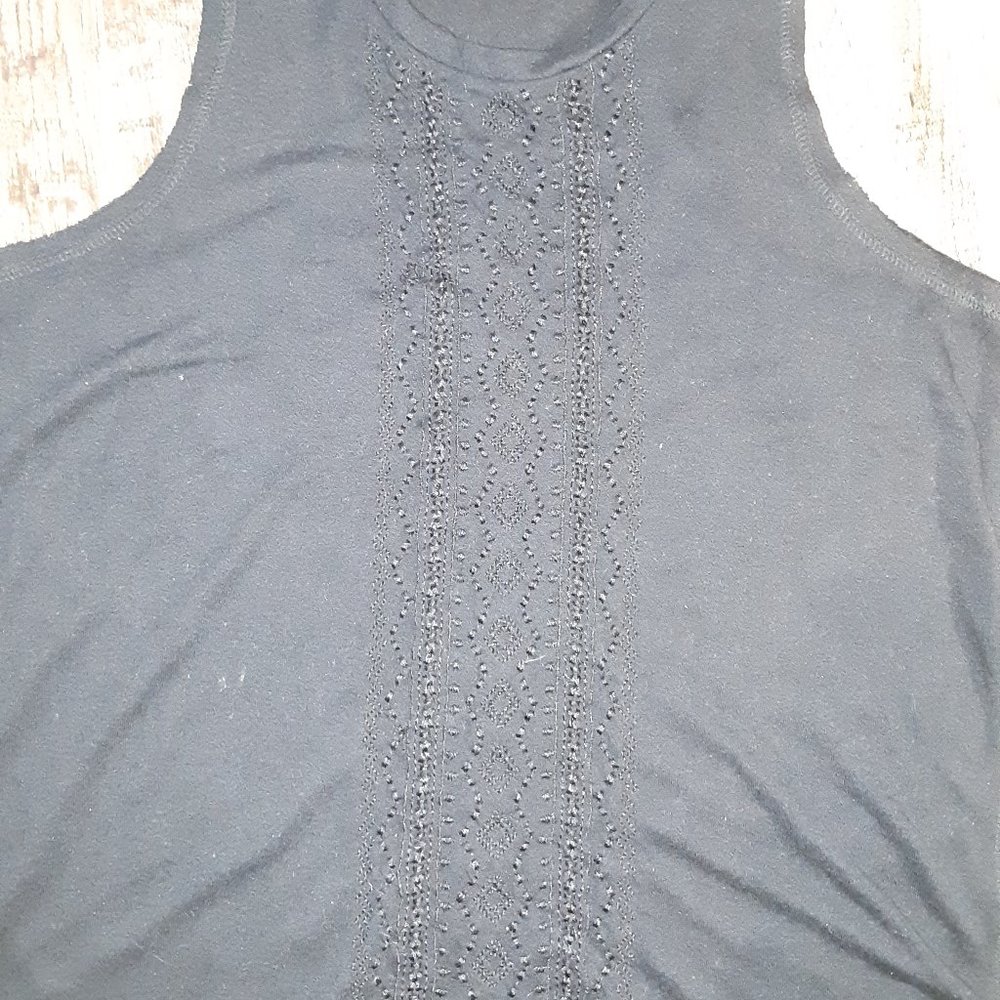 Black Tank w/Aztec Embrodery Pattern Rue 21🌹 - Picture 2 of 3